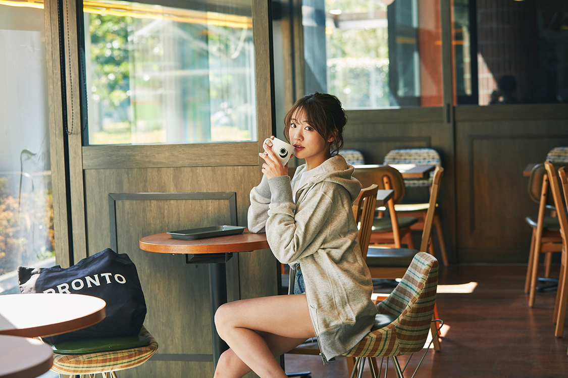 『プロント』新ビジュアル（志田友美）