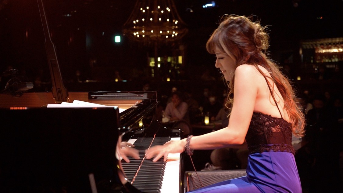 高木里代子　直筆サイン入りチェキ　グラビア　ピアニスト 高木里代子 直筆サイン入りチェキ グラビア ピアニスト 2025年