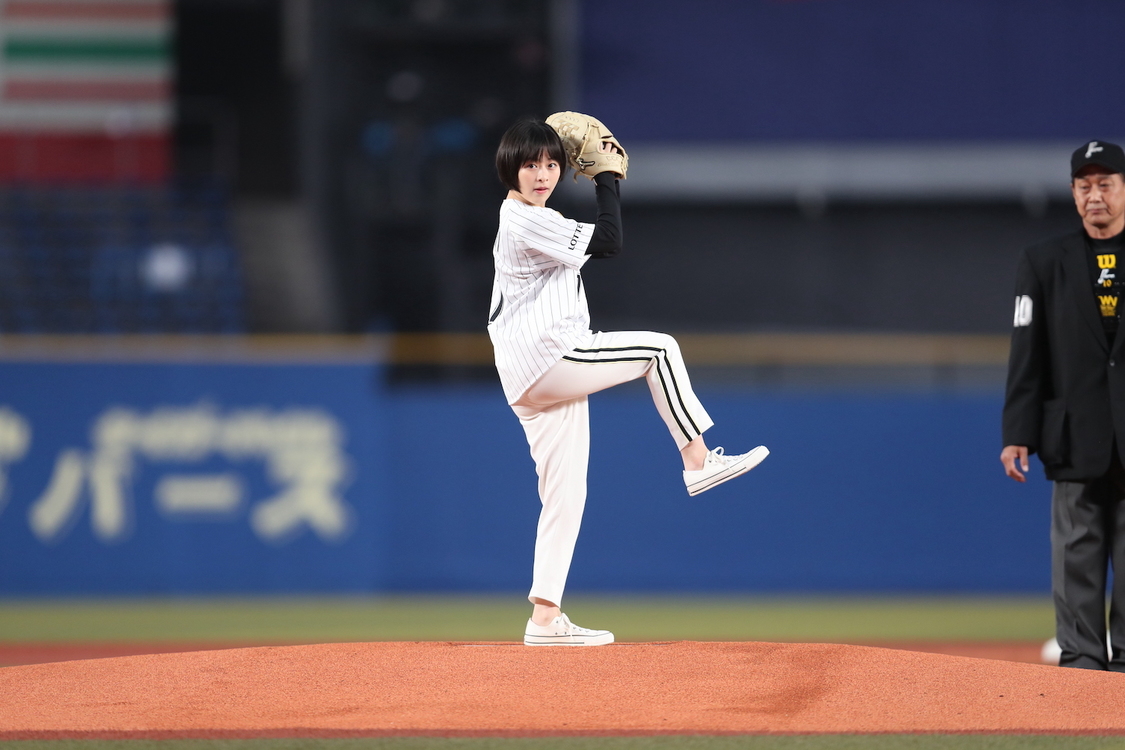 千葉ロッテマリーンズ　ホーム開幕戦の始球式より