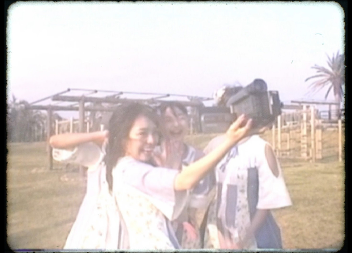 「スマイルフラワー」MVより