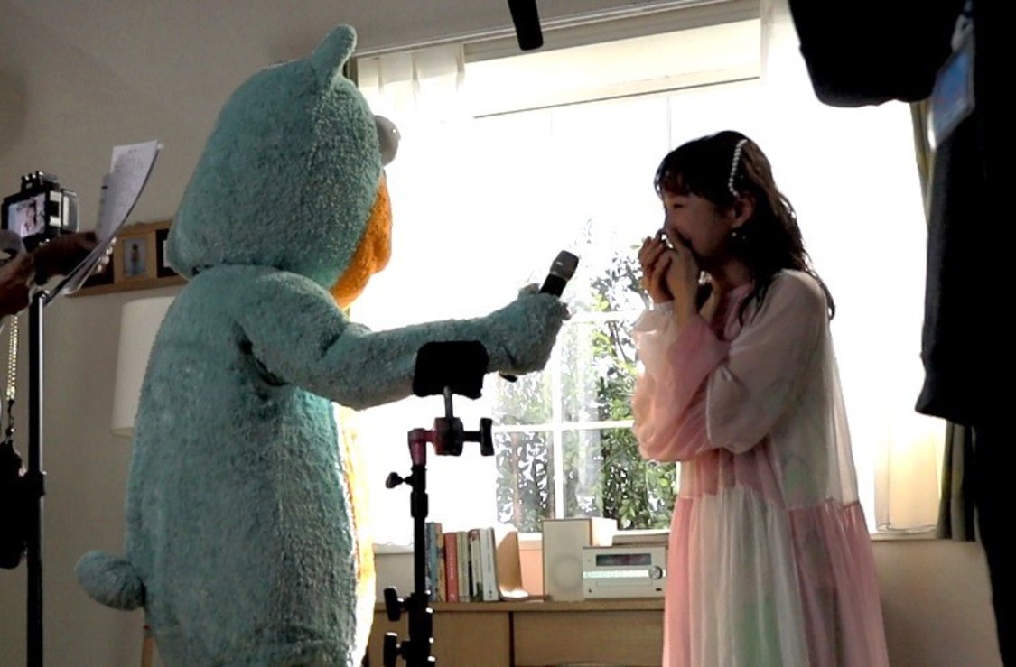 『ムシューダ 防虫カバー』店頭販促用映像より