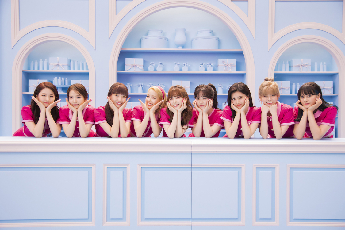 新CM「KOSÉ×NiziU メイク キープ ミスト EX」篇より