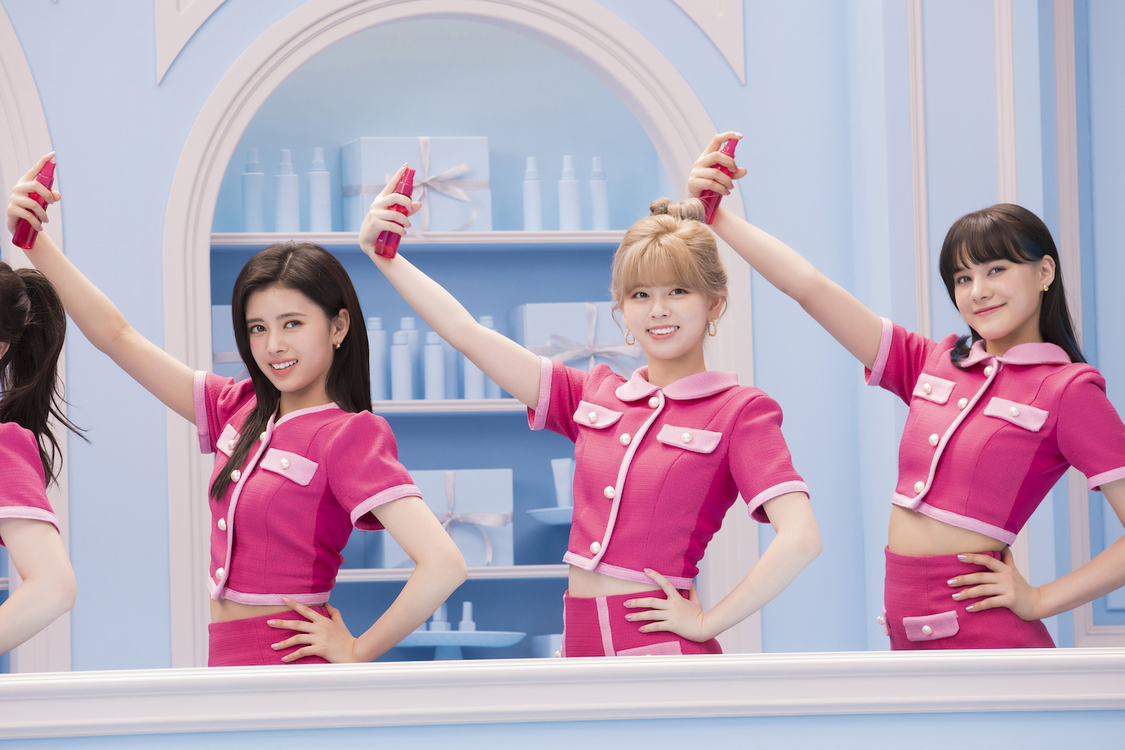 新CM「KOSÉ×NiziU メイク キープ ミスト EX」篇より