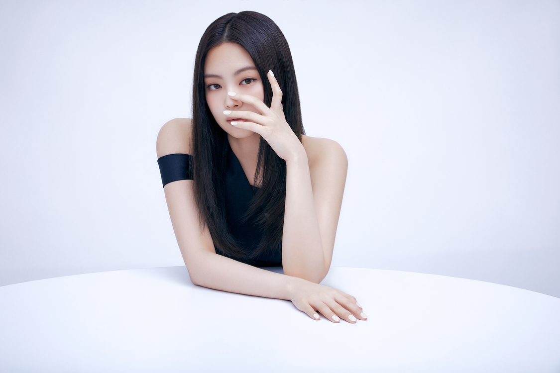 「glaze」ビジュアルカット（JENNIE）