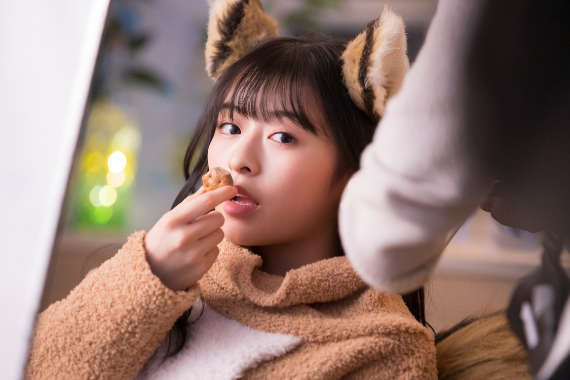 ロッテ『チョコを味わうパイの実<深みショコラ>』新TVCM「パイの実 ショコラひとり占め」篇より