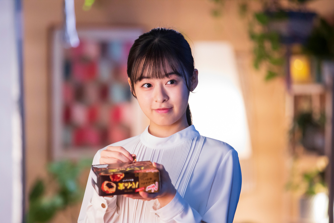 ロッテ『チョコを味わうパイの実<深みショコラ>』新TVCM「パイの実 ショコラひとり占め」篇より