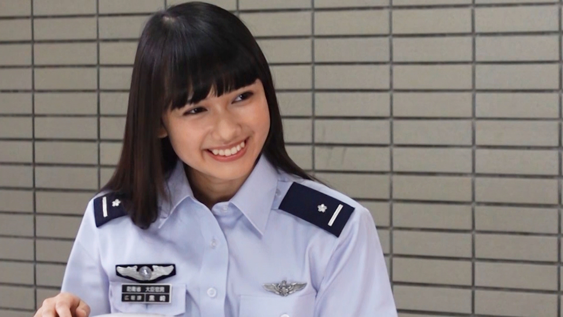 動画「【特別企画】レイナ、航空自衛隊に入隊!?したよ。」より