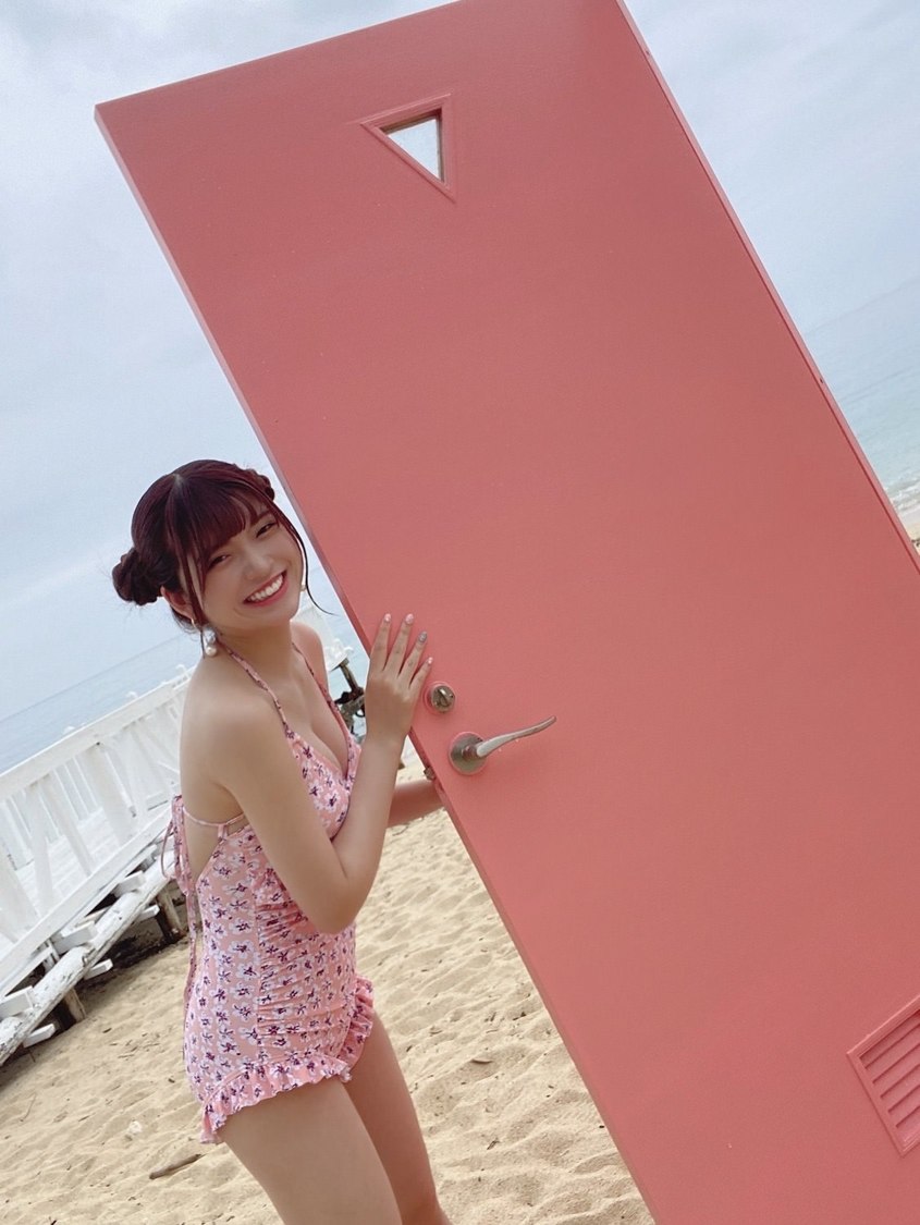 JamsCollection 水着姿オフショットより