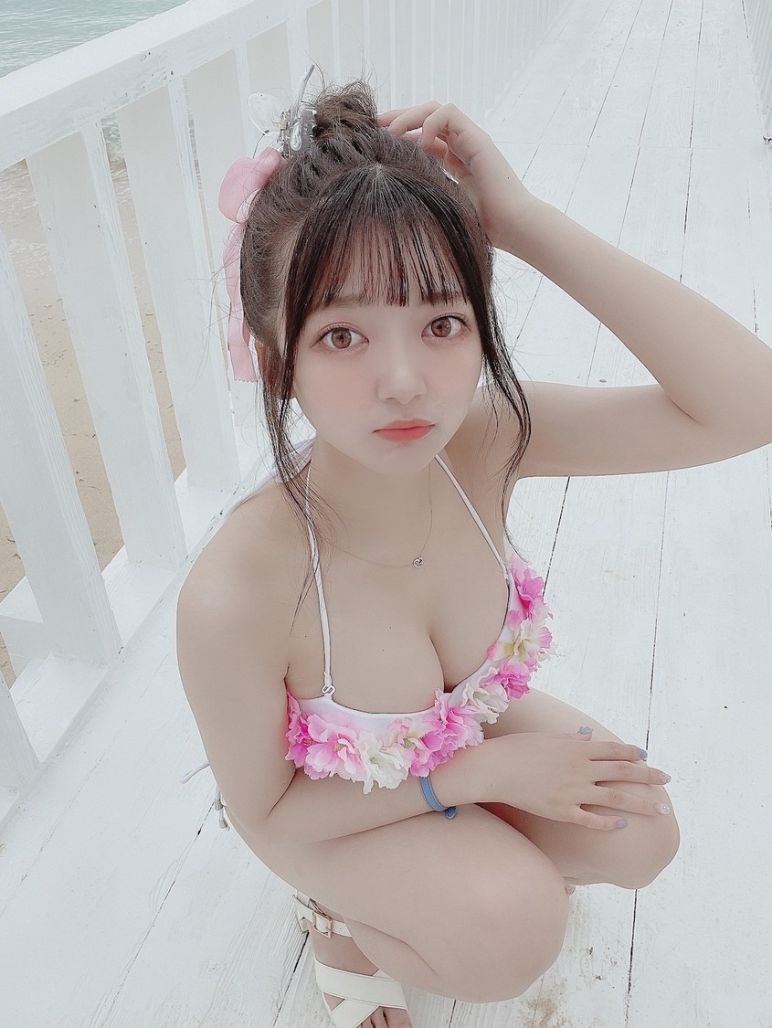 JamsCollection 水着姿オフショットより