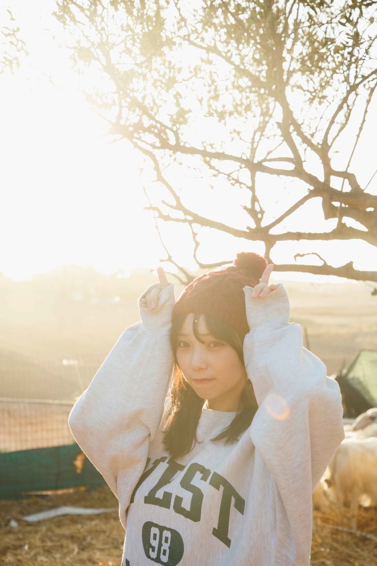 乃木坂46 与田祐希／イタリア・シチリア島での写真。アグリジェントの牧場で。