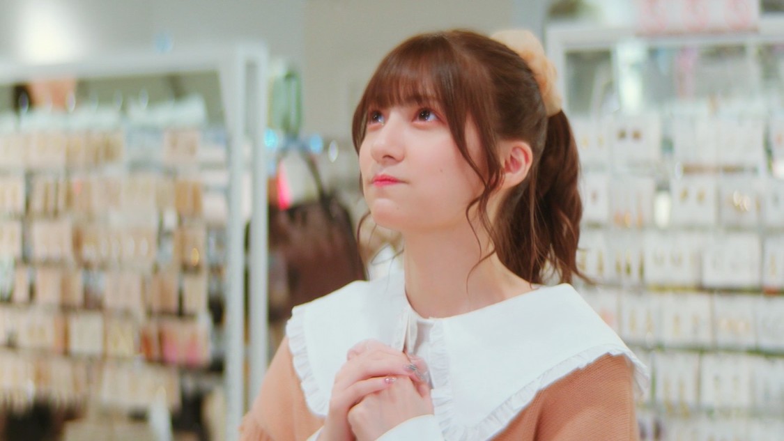 「瞳キラキラ」MVより