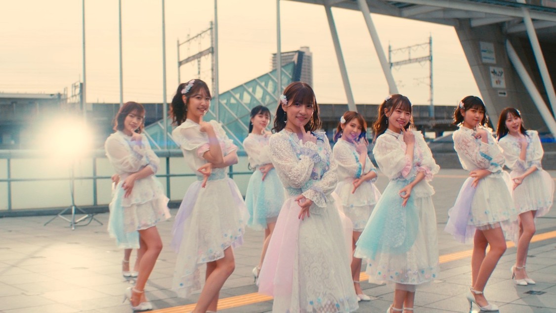 「瞳キラキラ」MVより