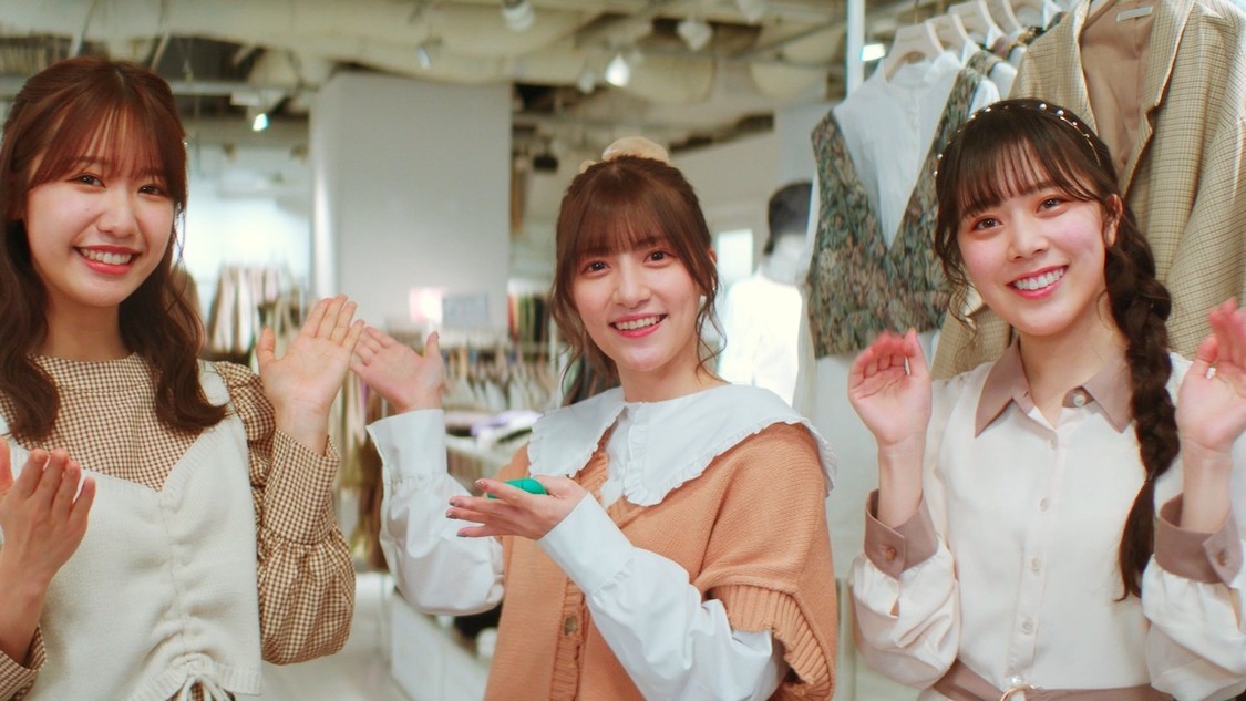 「瞳キラキラ」MVより