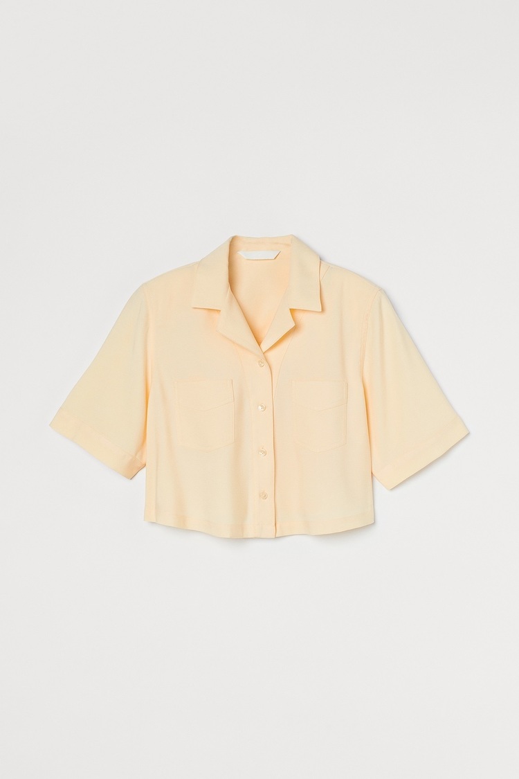 シャツ ¥2,499 一部EcoVeroビスコースTM使用