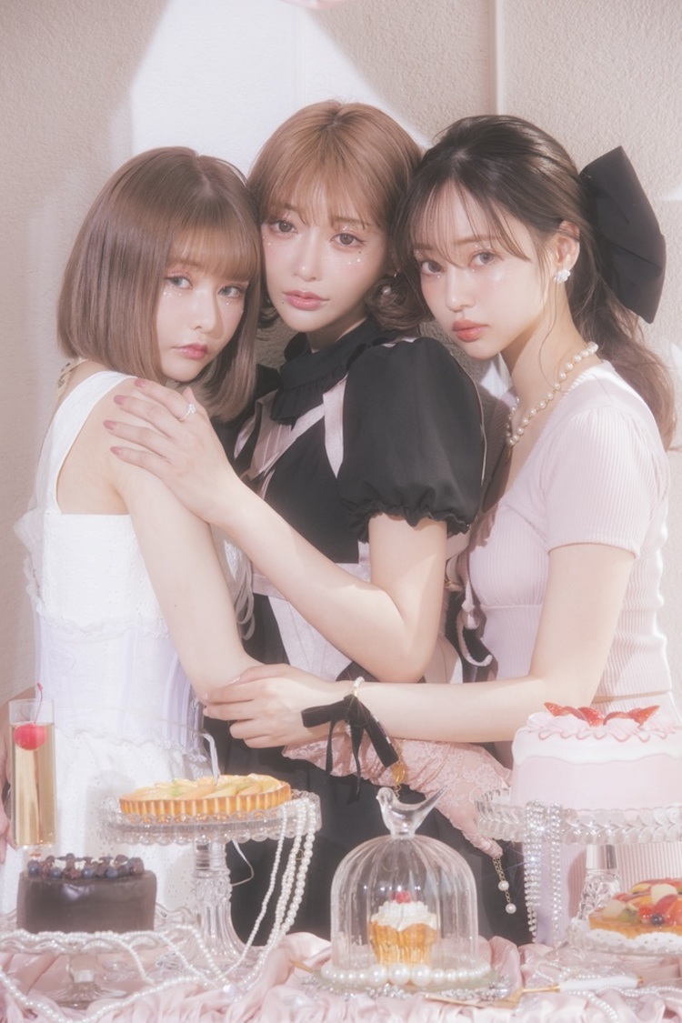 明日花キララ、中村里砂、戦慄かなの（『PECHE 002』より）