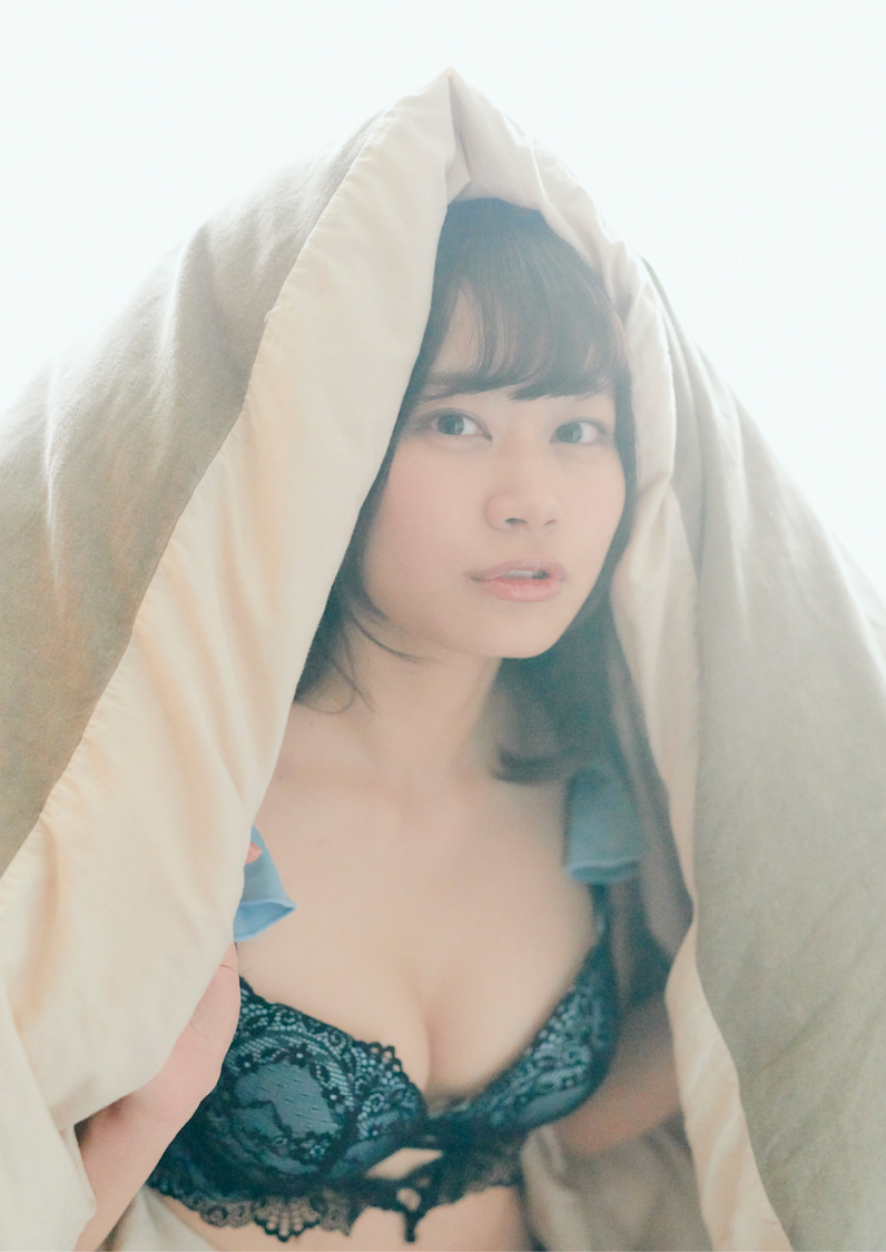 城木玲亜（イケてるハーツ）デジタル写真集『「ねえ、どんな夢見てたの？」』より