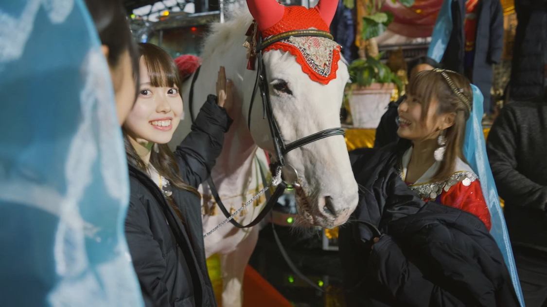 10thシングル「君は何キャラット？」MVメイキング映像より