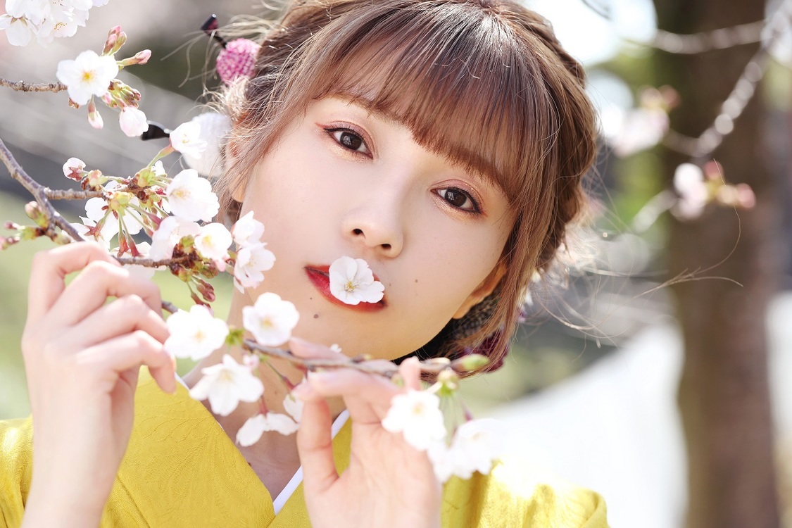 Singing Cosplayer Hikari