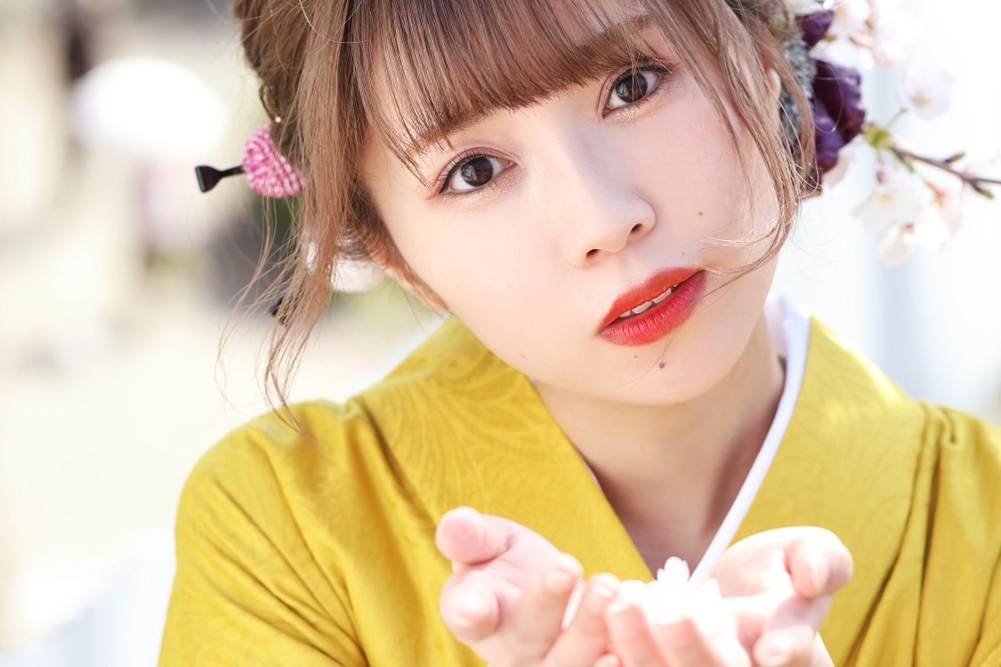 Singing Cosplayer Hikari