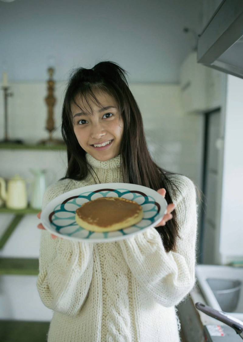 マジカル・パンチライン 小山リーナ ビジュアルブック『R』より