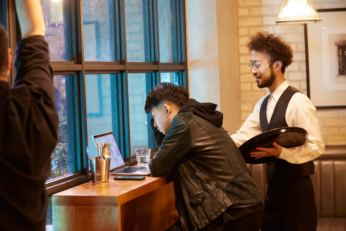 電⼦マンガ『ピッコマ』新TV-CM「アメハナカラス」篇 第1話／第2話より