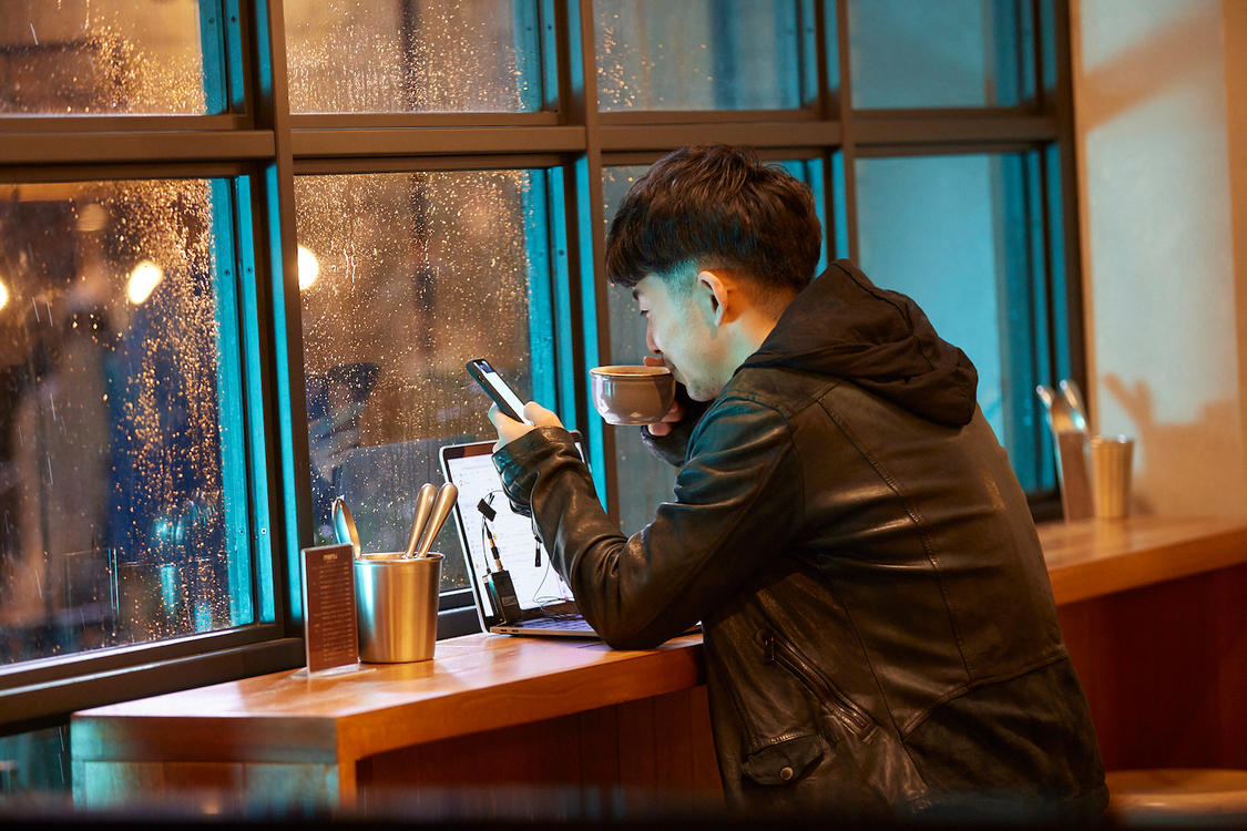 電⼦マンガ『ピッコマ』新TV-CM「アメハナカラス」篇 第1話／第2話より