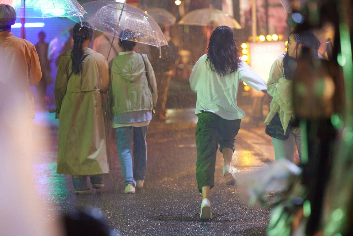 電⼦マンガ『ピッコマ』新TV-CM「アメハナカラス」篇 第1話／第2話より