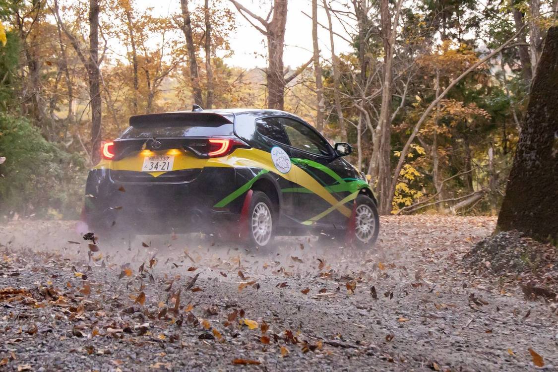 （C）2021『僕と彼女とラリーと』製作委員会