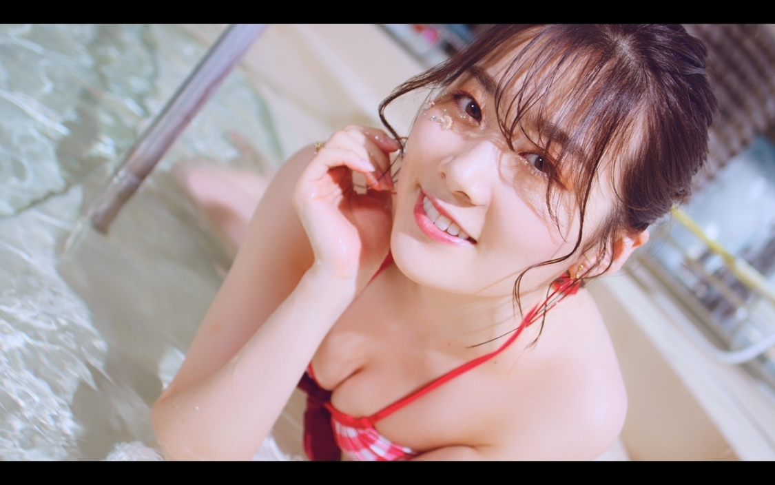 「世界の中心で虹を叫んだサマー」MVより