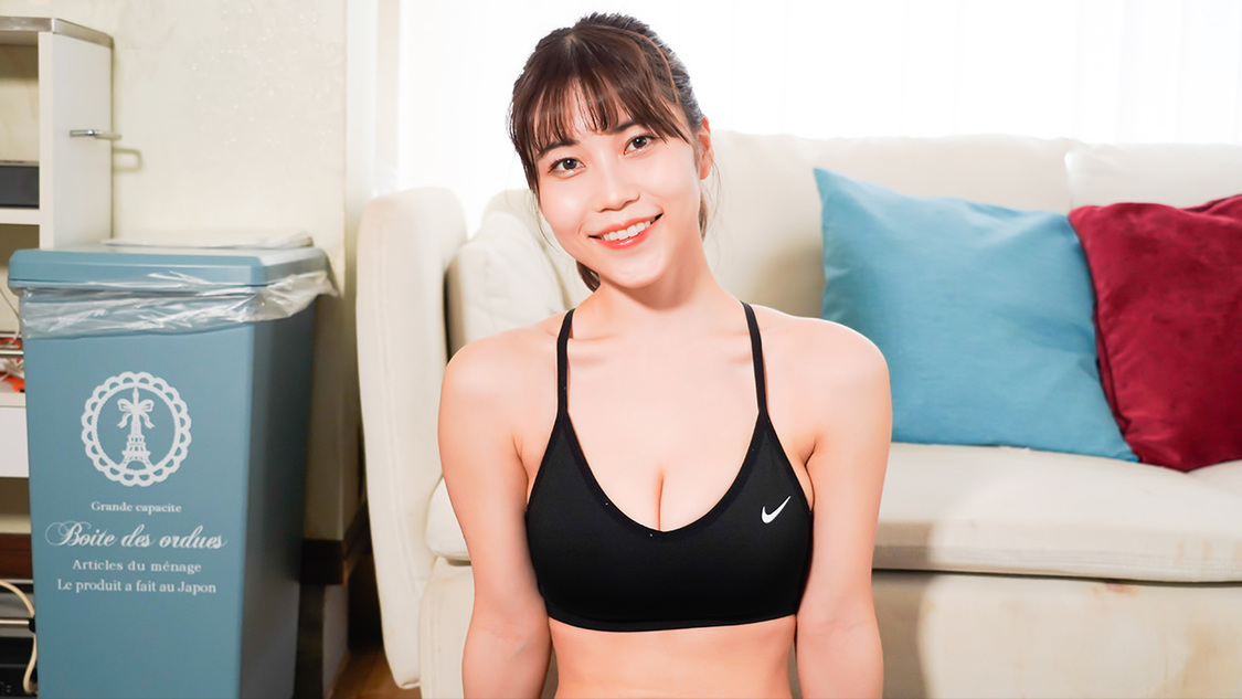 伊織いお『【自撮り美女】家トレはじめました！』より