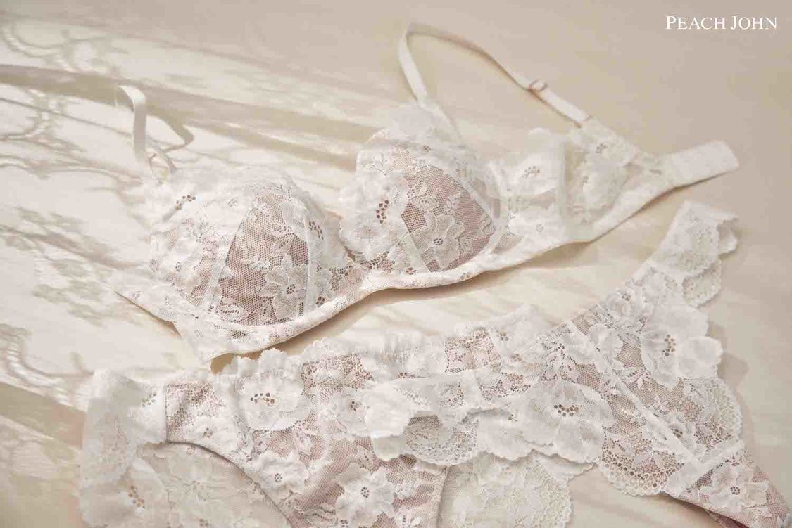 PEACH JOHN「ミラクルブラ／ショーツ／ソング」