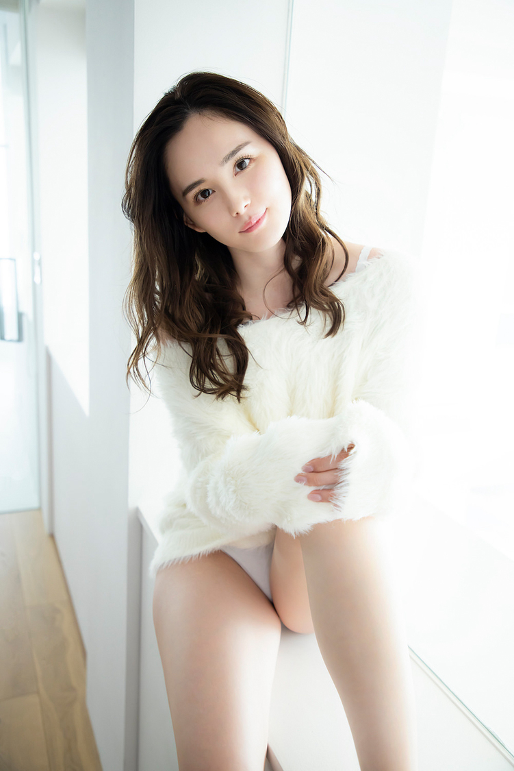 『くるみ1st写真集 KURUMI』より（(C)KADOKAWA 　(C)Image　撮影：TANAKA TOMOHISA）