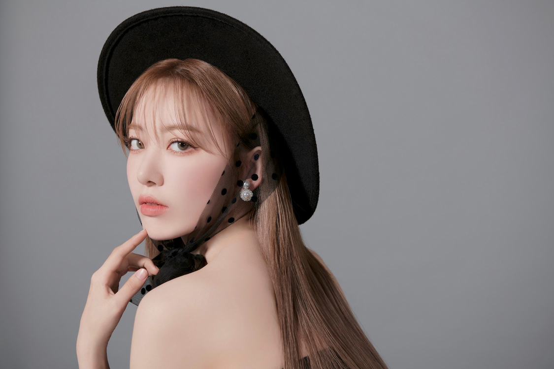 『SAKURA MIYAWAKI “Graduation Visual Booklet”』先行カット（©Mercury）