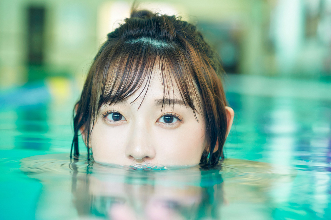 水湊みお（（c）撮影：岡本武志／スクウェア・エニックス）