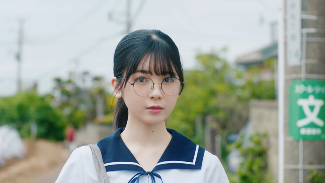 乃木坂46「ざぶんざざぶん」MVより