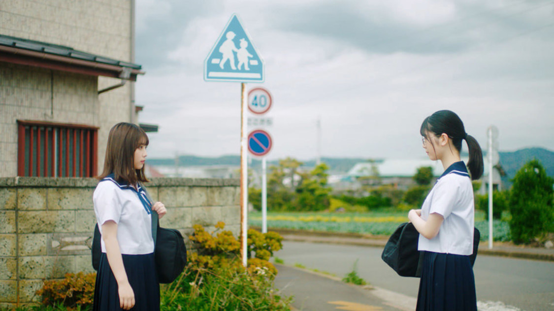 乃木坂46「ざぶんざざぶん」MVより