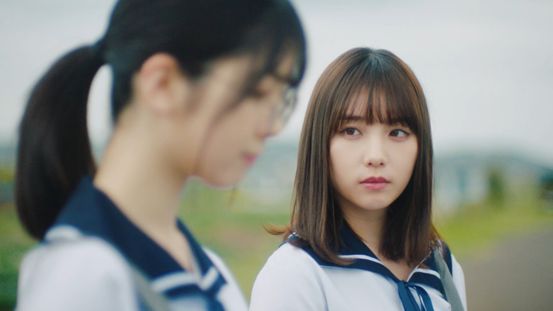 乃木坂46「ざぶんざざぶん」MVより