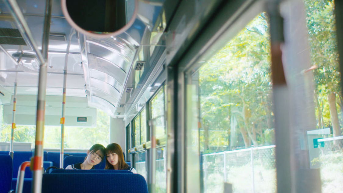 乃木坂46「ざぶんざざぶん」MVより