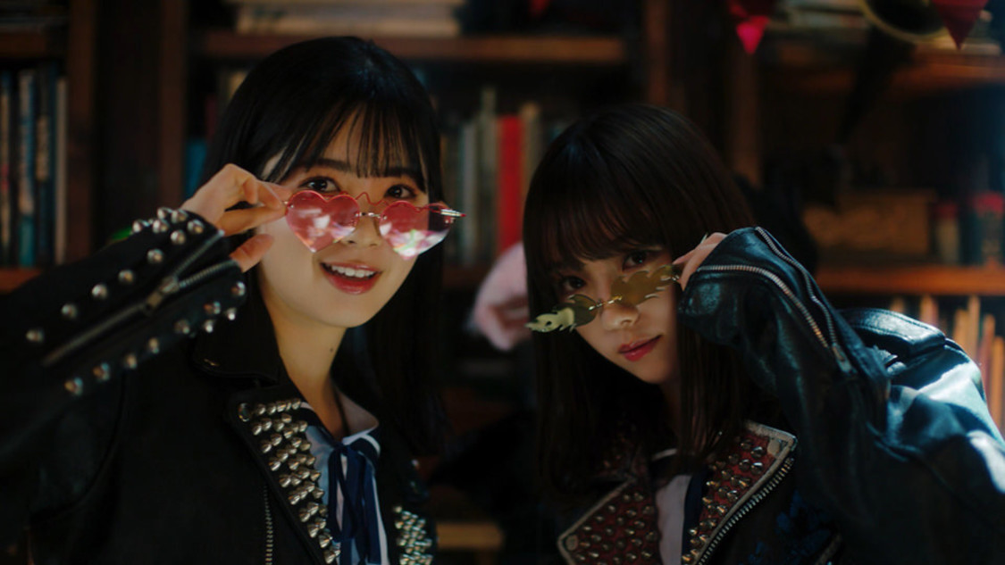 乃木坂46「ざぶんざざぶん」MVより