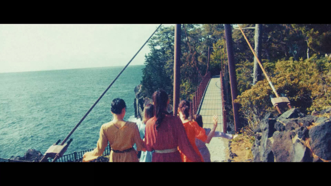 乃木坂46「錆びたコンパス」MVより