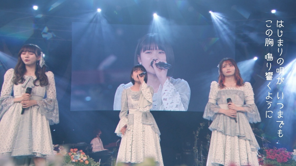 「はじまりの唄」MVより（©Zest, Inc.／KING RECORDS）