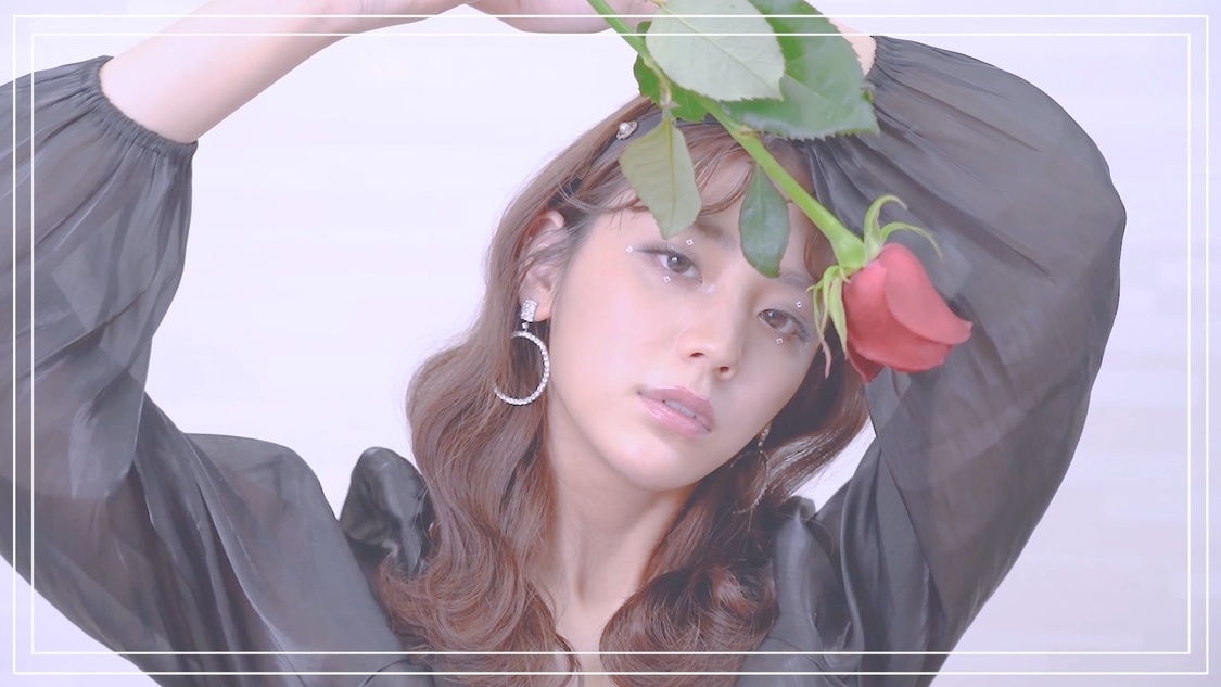 動画「貴島明日香のBLACKPINKジス様風メイク【韓国メイクチャレンジ前編】」より