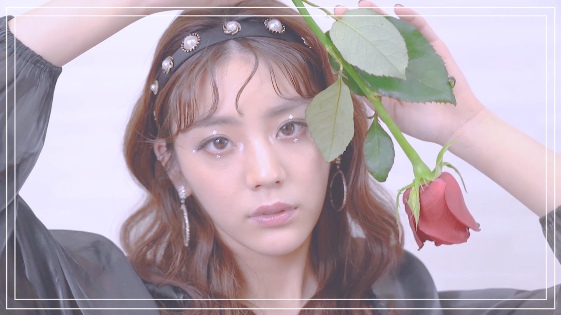 動画「貴島明日香のBLACKPINKジス様風メイク【韓国メイクチャレンジ前編】」より