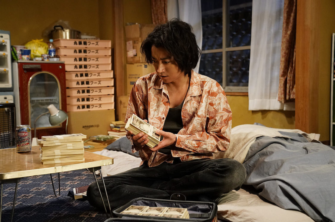 ©2021「鳩の撃退法」製作委員会©佐藤正午／小学館