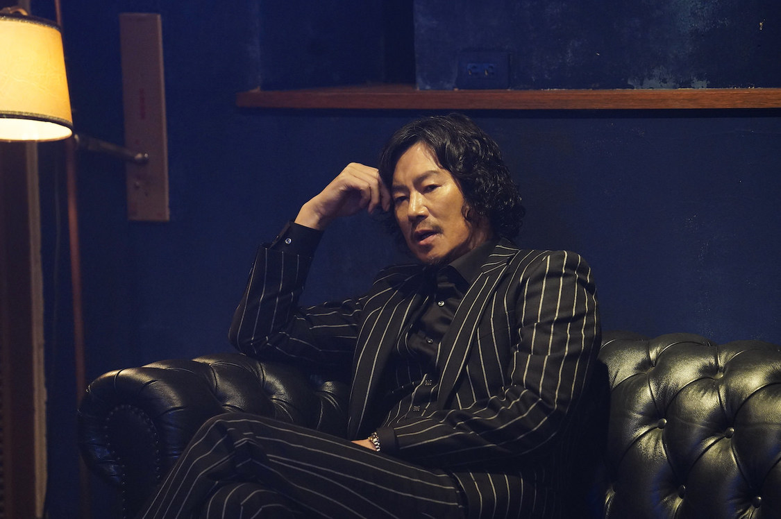 ©2021「鳩の撃退法」製作委員会©佐藤正午／小学館