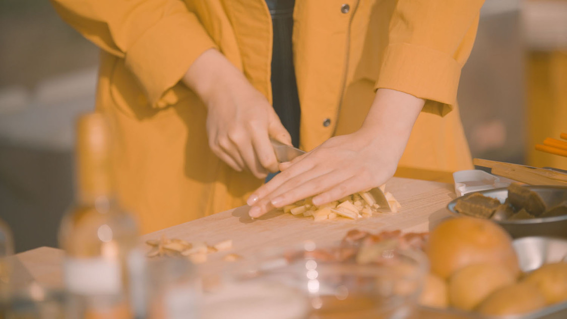 WEB動画「メロンの常識に、カミナリ!!キャンプ ‐CITY OF HOKOTA‐」篇より