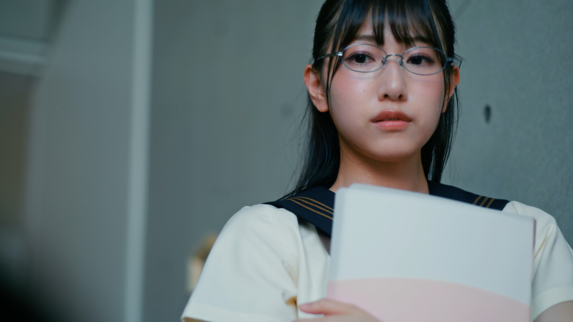 「君はこの夏、恋をする」MVより（©YOANI/KING RECORDS）