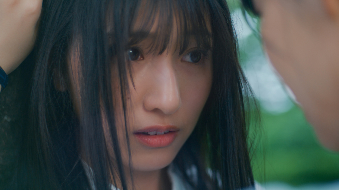 「君はこの夏、恋をする」MVより（©YOANI/KING RECORDS）