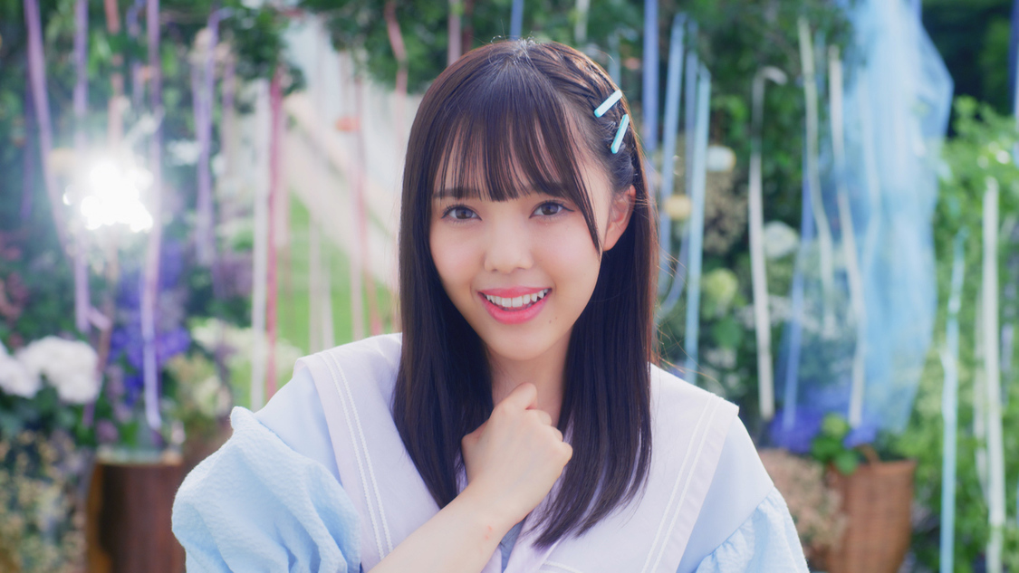 「君はこの夏、恋をする」MVより（©YOANI/KING RECORDS）