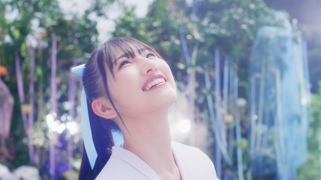 「君はこの夏、恋をする」MVより（©YOANI/KING RECORDS）